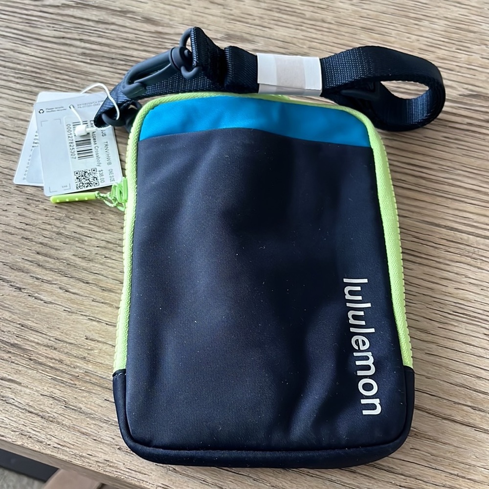 Lululemon Easy Access crossbody bag NWT
